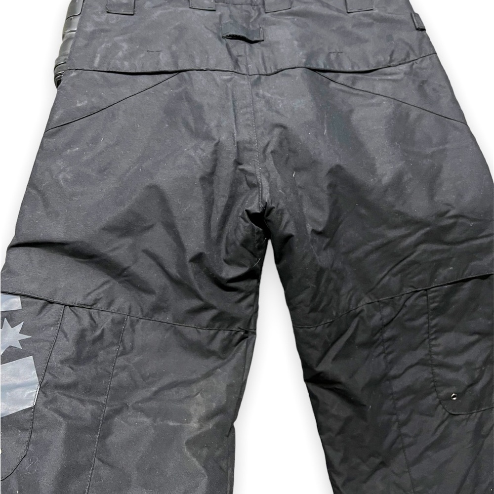 DC Ski pants boys/girls size medium. In excellent condition.